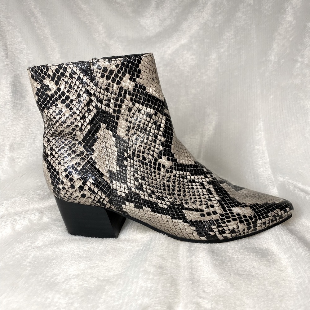 Marc Fisher Tammea Leather Snake Print Neutral Ankle Boots Size 6.5